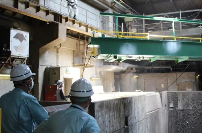 木曾路はすべて山の中である。